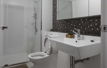Roomerang At Madison Tower 19 - Accommodation Asia 1