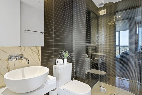 LAURENT Views Of MCG & Yarra River + Fed Square - Accommodation China 5