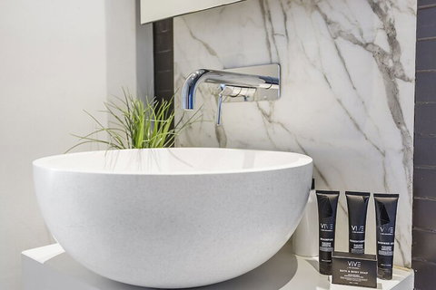 LAURENT Views Of MCG & Yarra River + Fed Square - Accommodation China 2