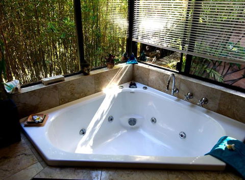 Riveresque - Accommodation Guide 1
