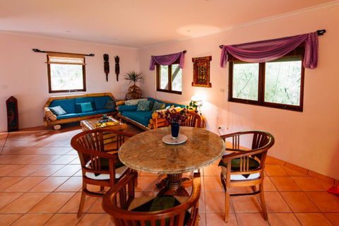 Riveresque - Accommodation Guide 5
