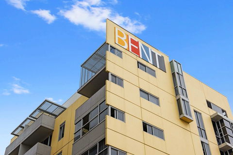 Swainson On Bent - Accommodation Asia 1