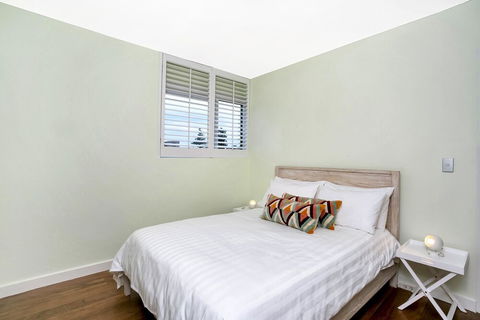 Beautiful 2 Bedroom Apartment Overlooking Manly Wharf MAN29 - Accommodation Guide 1