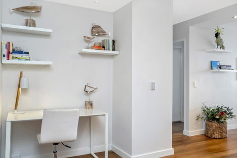 Beautiful 2 Bedroom Apartment Overlooking Manly Wharf MAN29 - Accommodation Guide 0