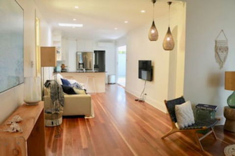 3 Bedroom Home Near Manly Beach - Accommodation Guide 0
