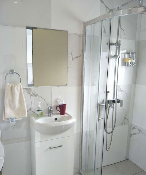 Auburn Garden House - Accommodation Guide 6