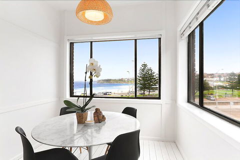 Minimalist Beachfront Apartment - Accommodation Guide 2