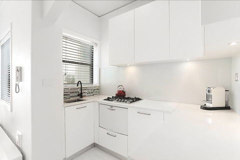 Minimalist Beachfront Apartment - Accommodation Guide 7