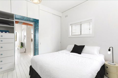 Minimalist Beachfront Apartment - Accommodation Guide 3