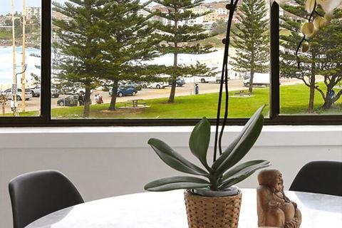 Minimalist Beachfront Apartment - Accommodation Guide 4