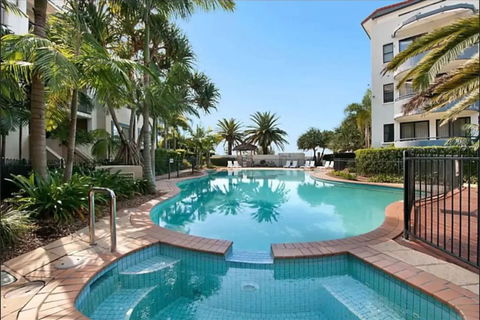 Gold Coast Apartment At Sandcastles On Broadwater - Accommodation China 3