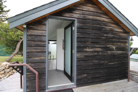 Boathouse Augusta - Accommodation Guide 1