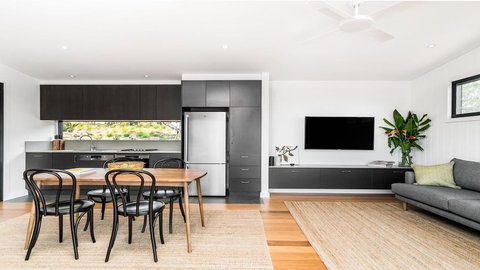 Your Luxury Escape - Carinya Cottages 4 - Accommodation Guide 3