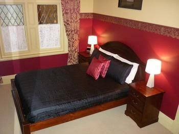 Triune House Bed & Breakfast - Accommodation Guide 1