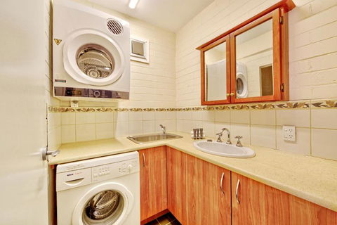 Snow Ski Apartments 16 - Accommodation Guide 5