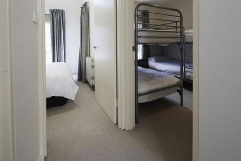 Whistler 2 - Accommodation Guide 2