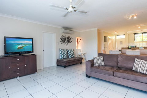 Lagoon 006 - Accommodation Guide 1