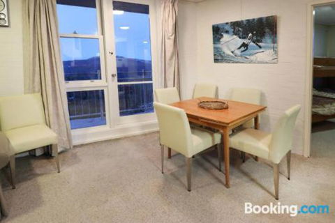 Beehive 9 - Accommodation Guide 1