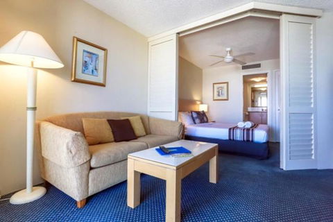 Beachfront Mooloolaba Apartment - Accommodation Asia 5