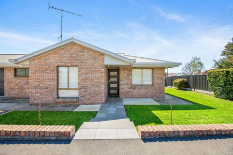 City Four Apartment - Accommodation Guide 6