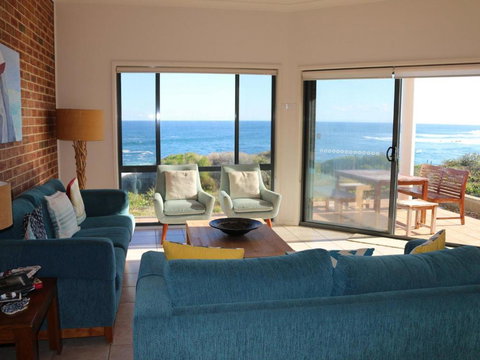 Ocean Views 4 Ocean Street Air Conditioned Luxury With Beautiful Ocean Views - Accommodation Guide 5