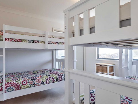 Ocean Views 4 Ocean Street Air Conditioned Luxury With Beautiful Ocean Views - Accommodation Guide 2