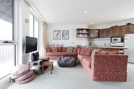 Beehive 14 - Accommodation Guide 1