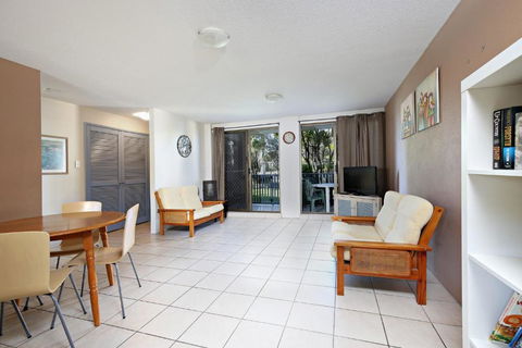 Levuka Unit 4 14 Moreton Pde. Kings Beach - Accommodation Asia 4