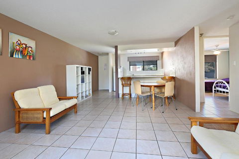 Levuka Unit 4 14 Moreton Pde. Kings Beach - Accommodation Asia 6