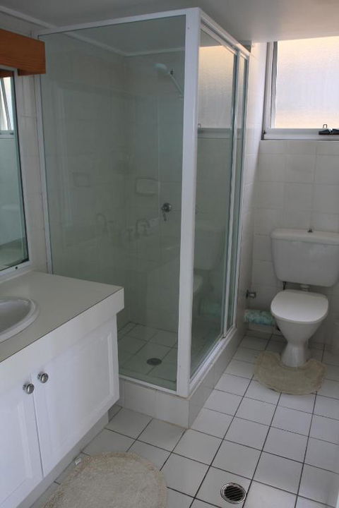 Monterey Lodge Unit 10 27 Warne Terrace. Kings Beach - Accommodation Asia 2