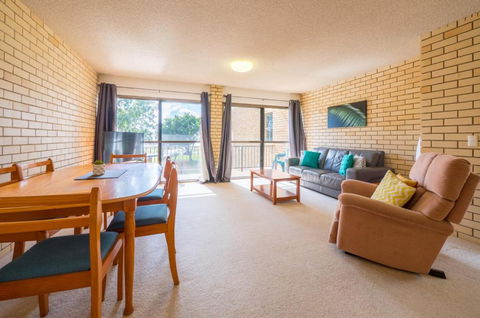Golden Shores Unit 3 21 Landsborough Parade - Accommodation Asia 5