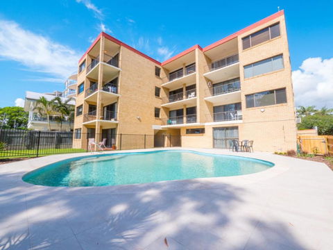 Golden Shores Unit 3 21 Landsborough Parade - Accommodation Asia 6