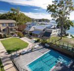 6 The Poplars 34 Magnus Street fabulous views  pool in complex