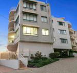 Deepwater Cove Unit 1 68 Lower Gay Tce Bulcock Beach - Accommodation Asia
