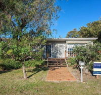 The Croft 11 Boulder Bay Rd Cosy Beach House with Aircon  only 270m to the Beach