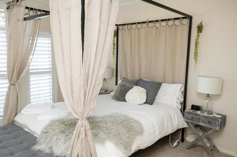 Roselawn Entertainer Large & Luxurious Sleeps 12 - Accommodation Asia 2