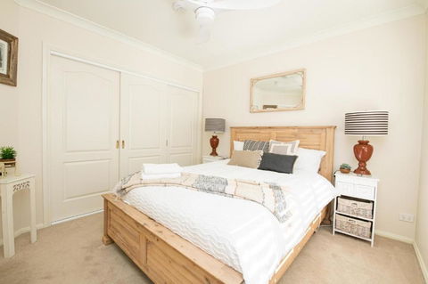 Roselawn Entertainer Large & Luxurious Sleeps 12 - Accommodation Asia 6