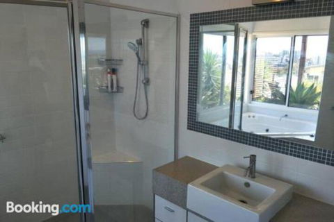 Coolangatta Gold - Accommodation Guide 6