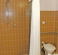 1 The Commodore 9 11 Donald St. Ground Floor Unit Close To Shops Cafes  Marina