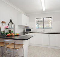 Lorikeet Retreat 2 / 117 Tomaree Rd Pet Friendly Air Conditioned Holiday House