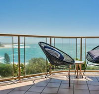 Ocean Front Moffat Beach Private Rooftop Terrace Walk to cafes restaurants - Accommodation Asia