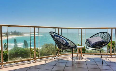 Ocean Front Moffat Beach Private Rooftop Terrace Walk To Cafes Restaurants - Accommodation Asia 0