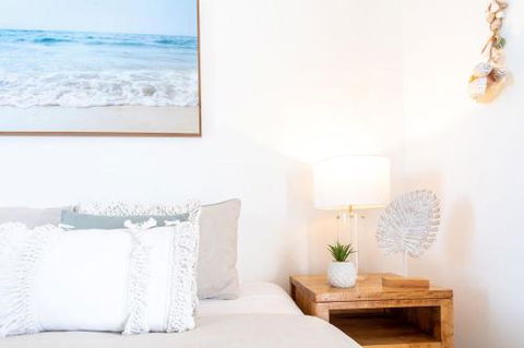 Top Floor Kings Beach Views With Private Rooftop Terrace With Spa Bath - Accommodation Asia 6