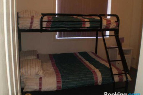 Retreat On Surf Beach - Accommodation Guide 5