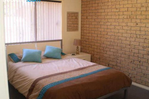 Retreat On Surf Beach - Accommodation Guide 1