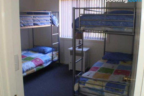 Retreat On Surf Beach - Accommodation Guide 6