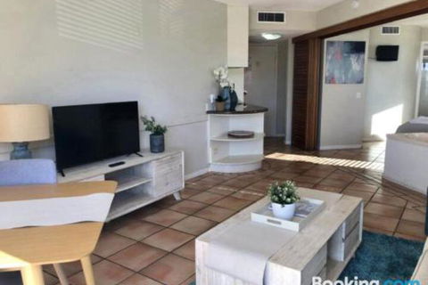 Waterfront Resort Perfect For A Couples Getaway! - Accommodation Asia 1