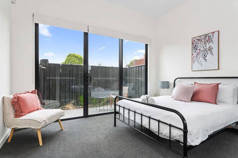 Urban Rest - Little Grenfell - Accommodation Asia 4