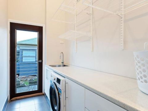 Absolute Waterfront Lakehouse Fishing Point Waterfront Pool Jetty - Accommodation Guide 1