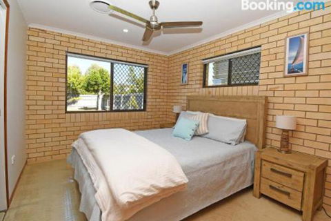 Urangan Harbour Bungalow - Accommodation Guide 1